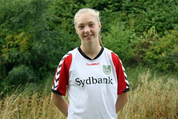 Midtbanespilleren Emma Andersen fra Varde IF er en af de 27 spillere, som er kaldt til Vejen.