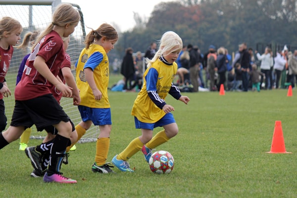 Antallet af piger under 12 år, der spiller fodbold, faldt sidste år med 11,4 procent. Arkivfoto: Steen Trolle