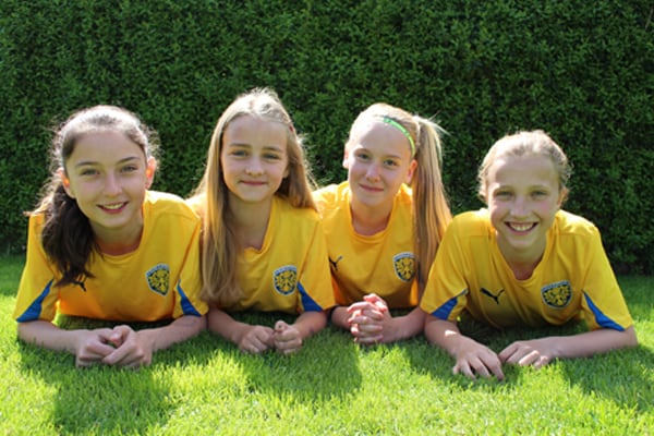 Skovbakken er populær blandt de yngste fodboldpiger.