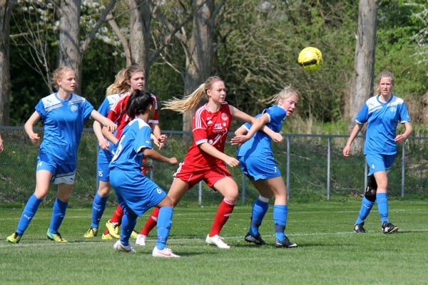 Næsbys U18 DM-hold i kamp mod BSF i foråret. Nu gælder det U17 DM og U19.