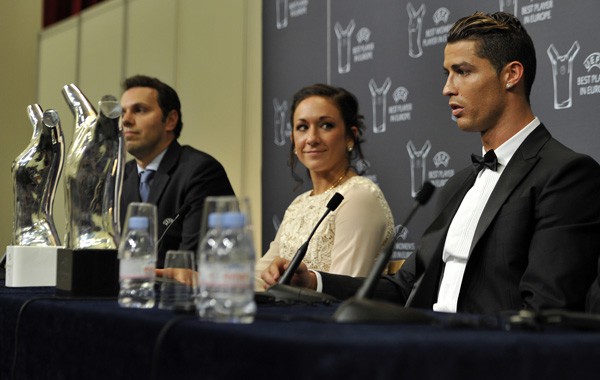 Nadine Kessler på pressekonferencen sammen med Christiano Ronaldo. Foto: UEFA