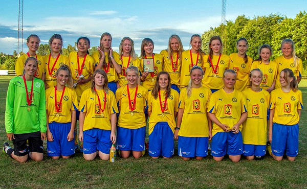 De nykårede vindere af U17 Pige Øst-rækken.