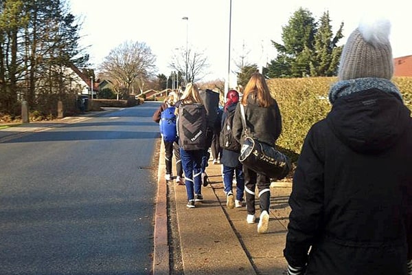I gang med 10,8 km's march mod spejderhytten...