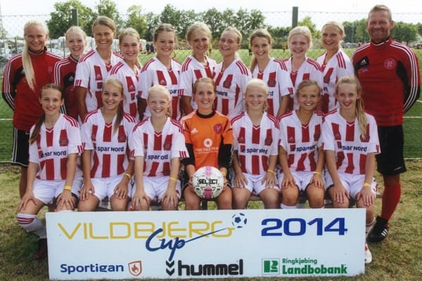 AaBs U17-piger, der her er samlet til Vildbjerg Cup, ligger lunt i ligaen.