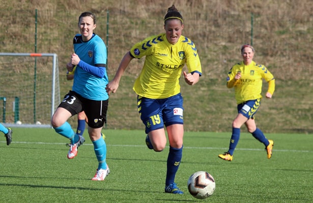 Nicoline Sørensen i kamp for Brøndby IF i 3F Ligaen.