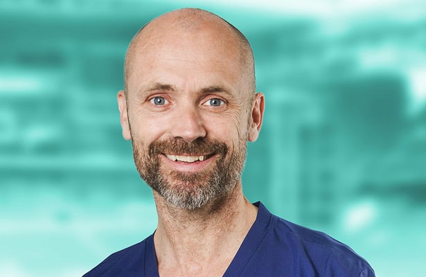 Morten Boesen, der til daglig arbejder som speciallæge hos Aleris-Hamlet Hospitaler i Parken, har i over ti år været holdlæge for de danske fodboldmestre fra FCK.