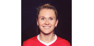 Amalie scorer mål på fodboldbanen og studerer i hverdagen