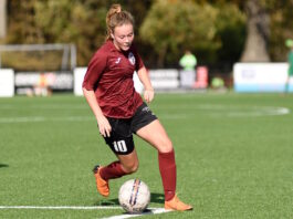 17-årige Sarah Sundahl suser over stok og sten