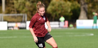 17-årige Sarah Sundahl suser over stok og sten