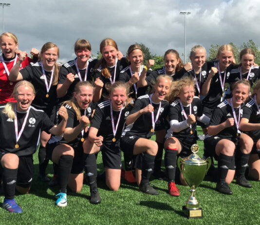 Fodboldpigerne på ISI Idrætsefterskole vinder DM-guld