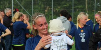 Ti skæve til Camilla Kur: Holdets omsorgsfulde mama