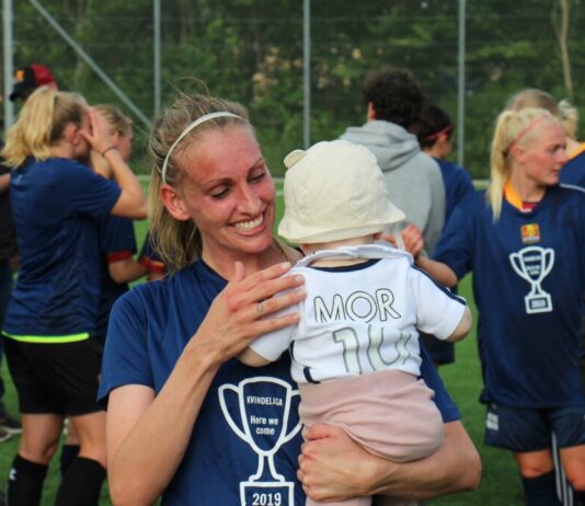 Ti skæve til Camilla Kur: Holdets omsorgsfulde mama