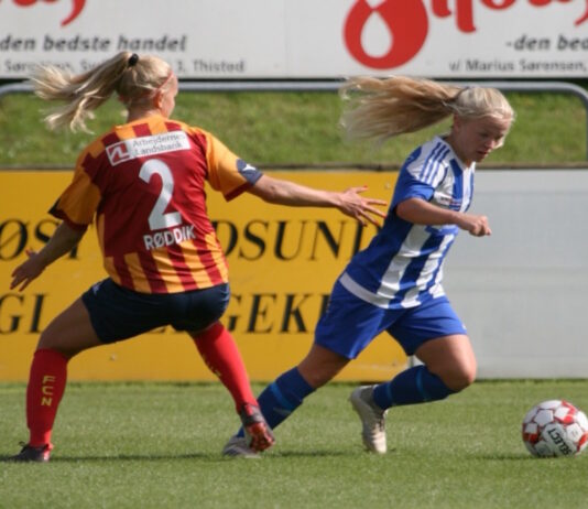 Ti skæve til Beate Marcussen: Skråler med på musikken og vil ikke være foruden sin søster på fodboldbanen