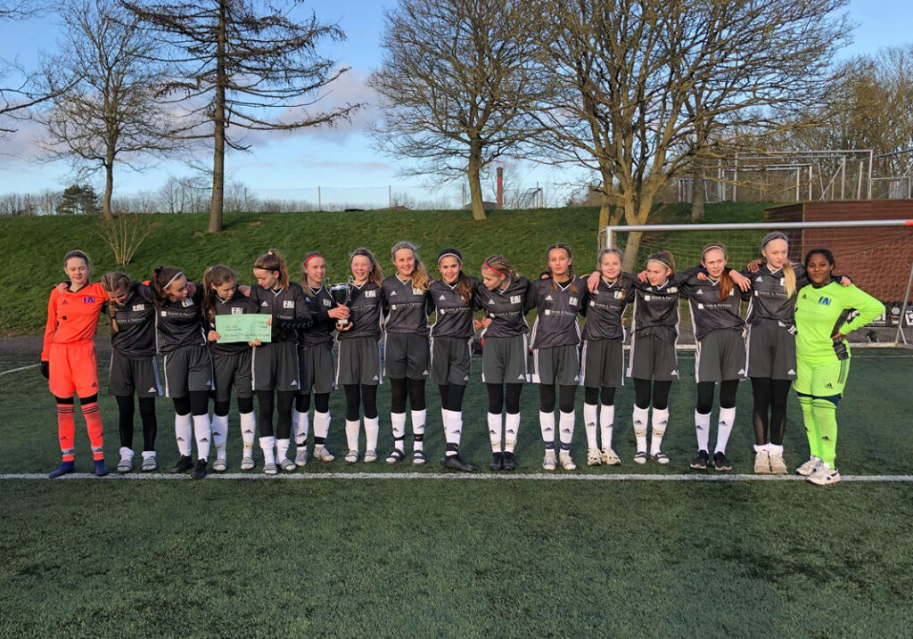 FA 2000 og Greve Fodbold til Elite cup Fodbold for piger