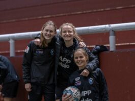 Danskere i Växjö træner stadig fysisk sammen i Sverige: ”Det føles som om, vi lever i en anden verden.”