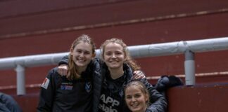 Danskere i Växjö træner stadig fysisk sammen i Sverige: ”Det føles som om, vi lever i en anden verden.”