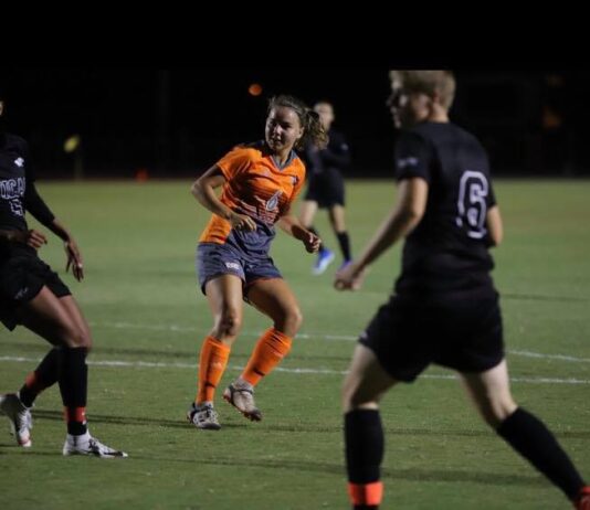 Anna Tørsløv jagter fodbolddrømmen i USA og kåres som året “Rookie”