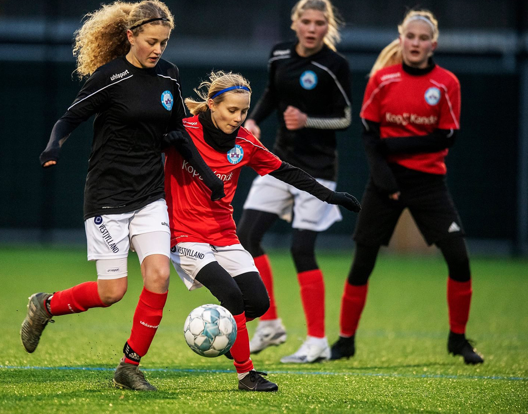 Sådan har mentaltræning styrket Silkeborg Qs U14-piger - Fodbold piger