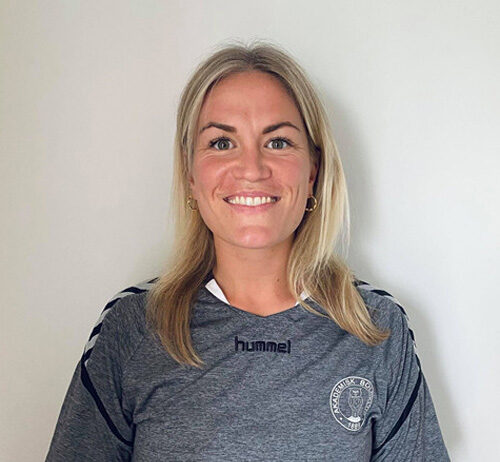 En af landets ældste fodboldklubber satser igen på pigefodbold