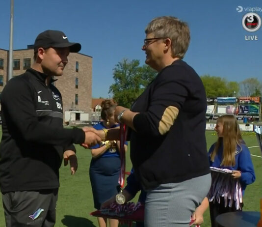 De lod cheftræneren gå gratis, men fandt hurtigt en afløser