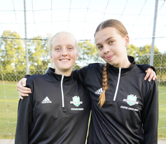 Ny på efterskole: Ærkerivaler mødes på en af Danmarks bedste idrætsefterskoler og bliver veninder.