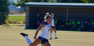 22 piger tester drømmen om USA-fodbold i Topdanmarkhallen