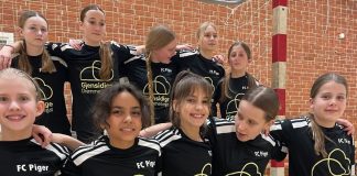 FC Piger fik fælles trøjer takket være Drømmelegatet