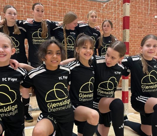 FC Piger fik fælles trøjer takket være Drømmelegatet
