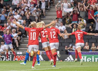 EM-skuffelsen glemt: Danmark flænser Finland med tenniscifre