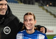 Ung OB-midtbanespiller lægger støvlerne på hylden