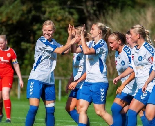 Vejgaard Boldspilsklub kåret som bedste seriehold i KvindePokalen