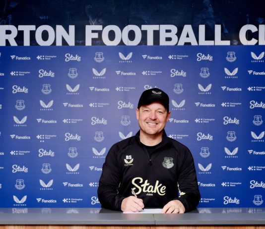 Everton fyrer Brian Sørensen med øjeblikkelig virkning