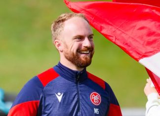 AaB cheftræner forventer tæt række