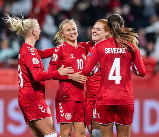 Pernille Harder dobbeltmålscorer i sikker Bayern-sejr: Se de to mål her