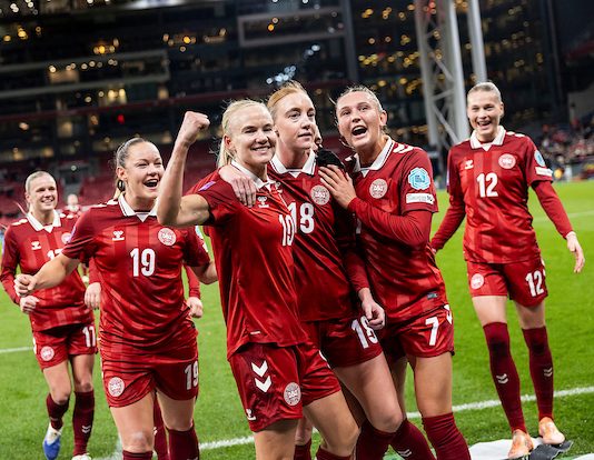 Dansk chokresultat i Göteborg: Sen Thomsen-scoring sender Danmark på VM-kurs