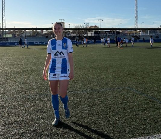 Ugens Udlandsdansker: De flyver til alle udekampe og møder storklubbernes B-hold, Julia Hjørlunde spiller fodbold på Mallorca