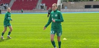 Viborg FF giver debut til akademispiller Signe Chalatsis Knudsen under opvarmning på Østerbro Stadion. Foto: Team Viborg
