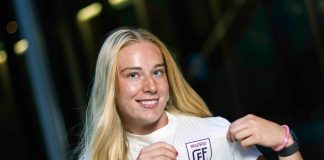 Emilie Holt åbner sin målkonto efter skiftet til spansk fodbold