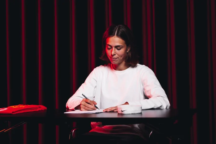 Flora Højer.
