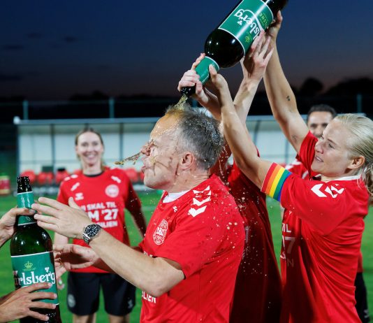 Landstræner spår Harder favorit-rolle ved Ballon d’Or