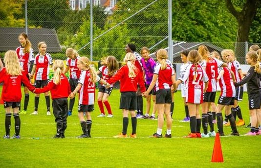 Fra 52 til 253 spillere: OKS får støtte til voksende pigeafdeling